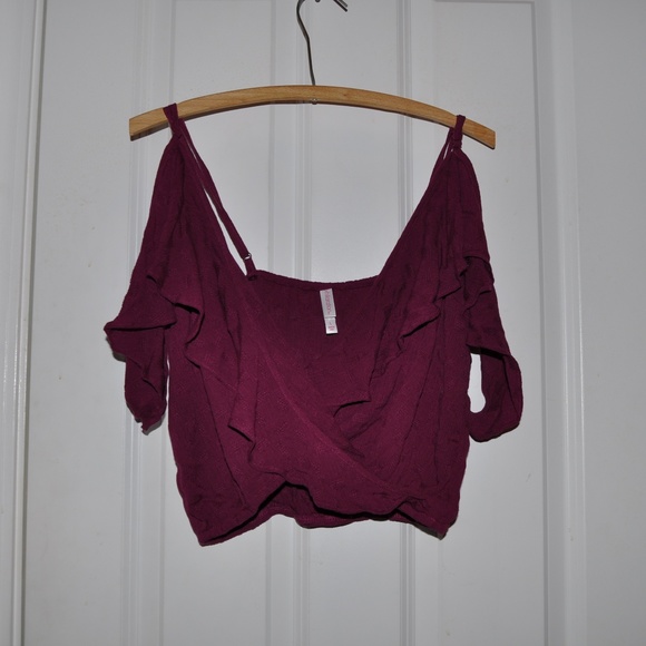 NEW Red Cold-Shoulder Surplice Crop Top [B6] - Picture 4 of 7